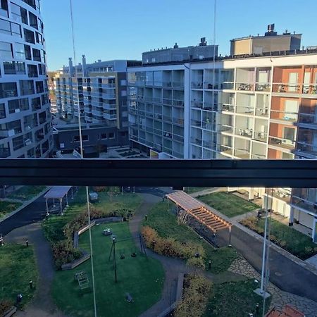 New Studio Cherry Near Helsinki Airport In Kivistoe Vantaa Exterior foto