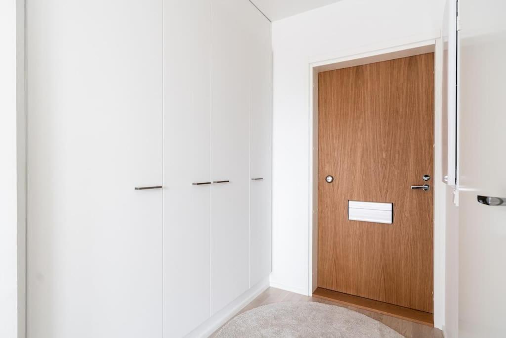 New Studio Cherry Near Helsinki Airport In Kivistoe Vantaa Exterior foto